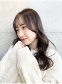 顔周りのおくれ毛が可愛いロングヘア×透明感アッシュブラウン