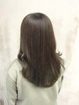 オリーブベージュ