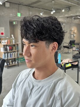 ラック(LUCK) ダークアッシュ/アッシュブラック/カルマパーマ/ベリーショート