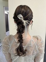 ミラ(Mila)&nbsp;大人可愛い編みおろしヘア♪結婚式お呼ばれヘア