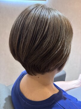 コンフィー(comfy) 【comfy 佐藤】大人ショート　白髪ぼかし【草加/谷塚美容室】