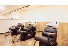 チェリーヘアー バイ チューン(Cherry Hair by TUNE)の雰囲気(ゆっくりした時間が過ごせるシャンプーブースです。)