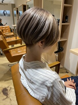 ナインオクロック 盛岡大通店(9o'clock) 刈り上げショート×ミルクティー