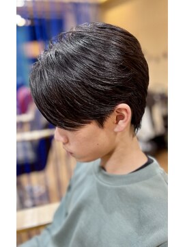 センターパート×フェザーショート