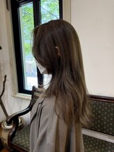 ルクール(Le Coeur) ハイライトを活かした柔らかなオリーブベージュ