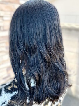 トレフル 東岸和田店(Trefle) 20代30代40代ブルーカラーロングウルフ毛先パーマ耳掛け美肌