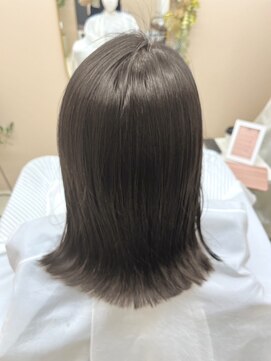 アンジュール コロレ(1//jour colore) 伸びでも目立たないダークアッシュのグラデーションカラー