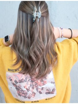 マリアナ(Mariana) ハイライトショートヘアレイヤーカットダブルカラー