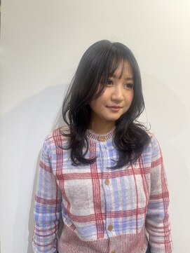 クク(coucou) 顔周りレイヤーカット×ゆる巻きウェーブ
