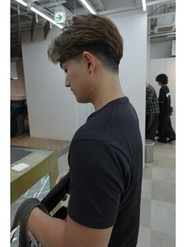 ソーレ(sole) センターパートテーパーフェード刈り上げショートメンズ