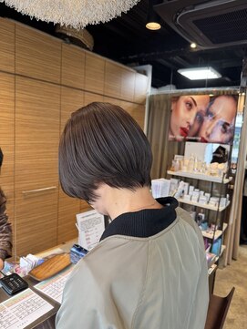 クレエ(creer) 前下がりショート&アッシュグレージュ