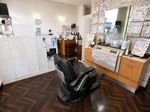 ヘアーアンドフェイス ヤエの雰囲気(隣同士ではないリラックス空間の椅子2席のプライベートサロン)