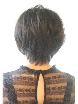 レウナ 外苑前(Reuna) 【３０代・４０代・５０代】黒髪でも決まる大人ショート