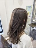 透明感グレージュロングヘアー