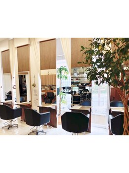 ベテランスタイリストがマンツーマンで施術するので、仕上がりまで人が変わるストレスなし◇