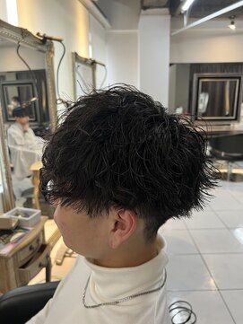 アイズ 海老名(AIZU) ツイストスパイラルパーマ　波巻き波打ちマッシュツーブロック