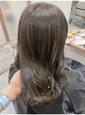 オリーブグレージュ