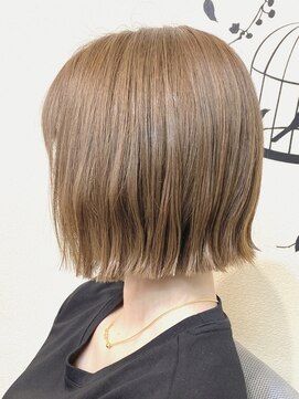 フラワー ナガハマ(Flower Nagahama) 切っぱなしミニボブ×キャメルベージュカラー