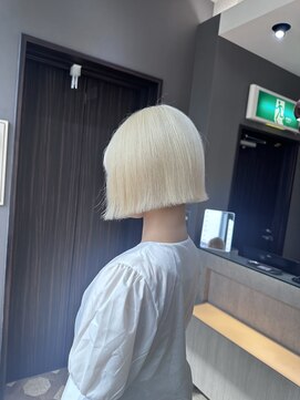 ジルバイジゼル(JILL by GiseL) K_ホワイトブロンド×ボブ/ハイトーンカラー