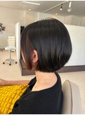 黒髪暗髪切りっぱなし丸みミニボブ透明感インナーカラー