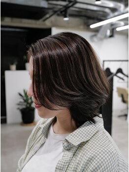 ダカー(dakah)の写真/こだわりのオーガニックカラーやオーガニック商材取り扱い◎明るめのカラーで白髪をオシャレにカバー！