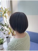 ショートボブ×ツヤ感カラー