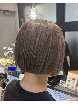 ザザ シンジュク(ZA/ZA shinjuku) ぱつっとボブ×ホワイトグレージュ