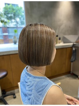 ニーイチイチ(211) コンパクトボブ/ハイライト