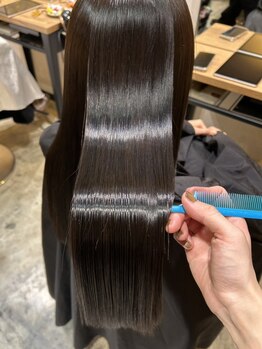 ロエ(LoE)の写真/【天王寺/あべの駅近】一人一人のくせ毛やうねりなどのお悩みに合わせて施術♪憧れのさらツヤ髪が実現!