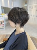襟足スッキリで首元キレイ見え。大人くびれショート