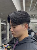 テーパーフェードニュアンスパーマ刈り上げセンターパートメンズ