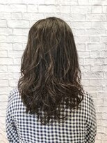 ミーティア バイ クアトロ(Meteor By QUATRO) 黒髪セミロングゆるふわカール