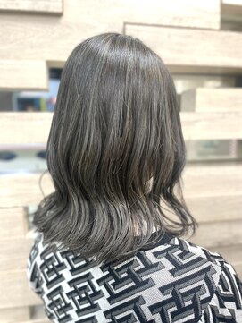 テテ(TETE) オリーブグレー