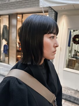 ルーカス(LUCAS) ワイドバングでモードなボブ