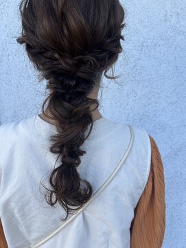 O ヘアセット 無造作ゆるふわ編み下ろしスタイル お呼ばれ