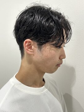 ヒュイル バイ ニアウ(Hwyl by Niau) メンズマッシュセンターパートスパイラルパーマニュアンスパーマ