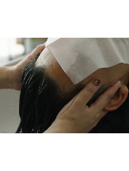 【南区千鳥町】白とウッド調を基調にした居心地の良い店内で、日頃の疲れを癒してくれる至福のひとときを。