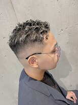 ラグシス ザ バックルーム(LUXIS THE BACK ROOM) 七三スキンフェード【立川/メンズ】