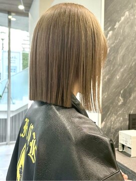 ヴィヴィー 福岡天神店(VIVIE) 切りっぱなしブロンドヘア