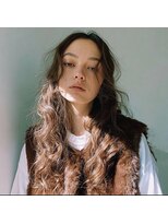 アンヌ美容室 ラフなウェーブのレイヤースタイル