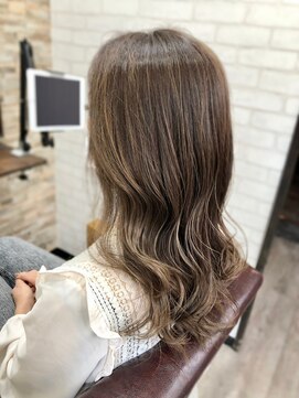 ハサミバイアトリエナガノ 千葉(8sami by atelier nagano) デザインカラー／レイヤーカット/ウエットヘア/オリーブベージュ