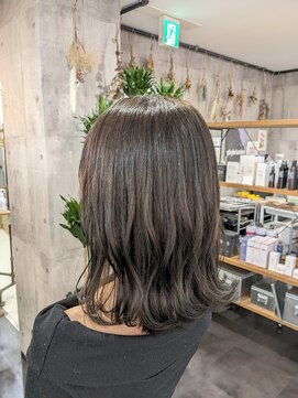 トゥーミー(to mee) オリーブアッシュ♪【新田】