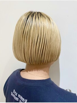 イリル バイ レシッド 自由が丘(ibrel by rcid) ミニボブダブルカラー透け感ベージュ根元ブラックで外国人風に