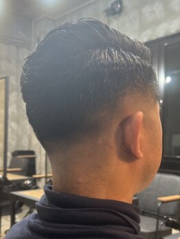カットワークススリックバイフェローズ(CUT WORKS SLICK by fellows)の写真/いつ来ても《メンズカット&眉カット¥4950》で理想のスタイルに。平日19時最終受付OK。