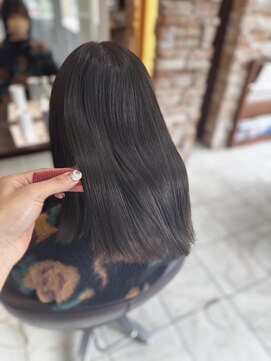 アルターリアン(aL ter LieN) イメチェン/ホワイトブロンド/外ハネボブ/美髪/ワイドバング