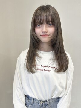 イル(ill) ロングレイヤー　韓国風　ベージュカラー