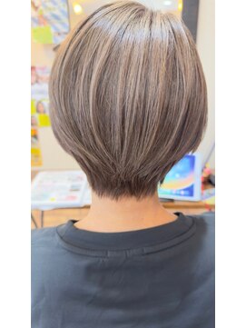 ヘアスタジオブービー ハイライト×ショート