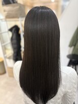エスト(est)&nbsp;20代/レイヤー/美髪ストレートロング/縮毛矯正【新宿三丁目】