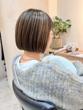 ヒビヲ(HIBIO) 切りっぱなしボブタッセルボブダブルカラーハイライトグレージュ