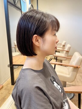 ヘアー ドレッサー パワードール(Hair Dresser) 30代、角のない優しいボブ